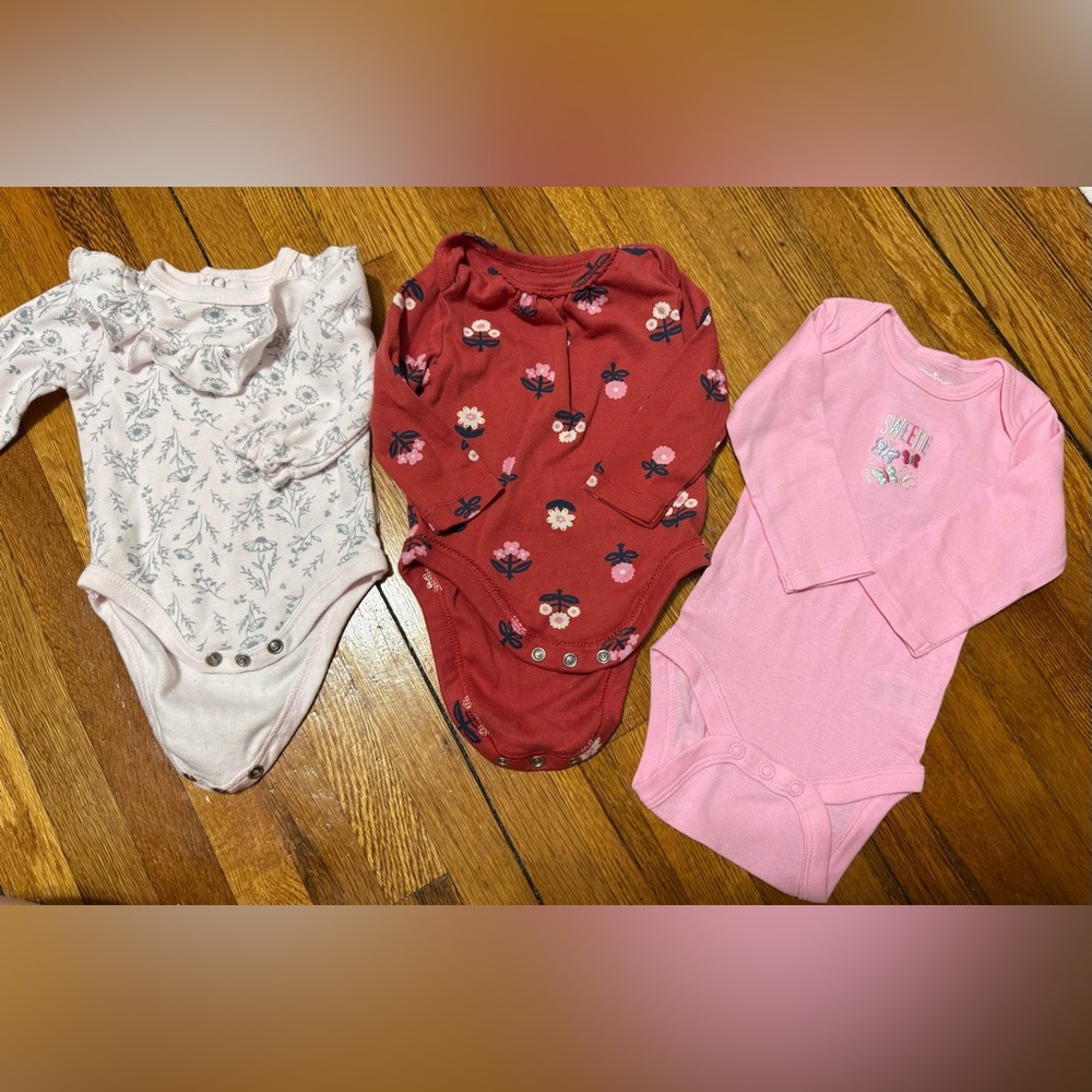 Old Navy 3-Pack Long-Sleeve Baby Bodysuits in Pink, Cream & Red Floral
